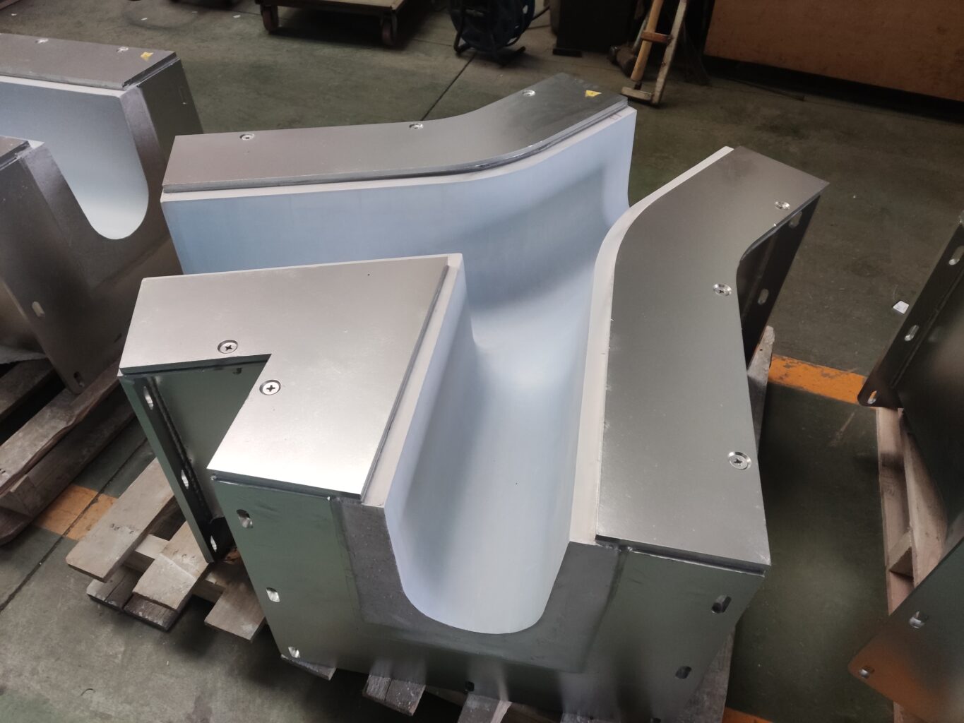 refractory launder system