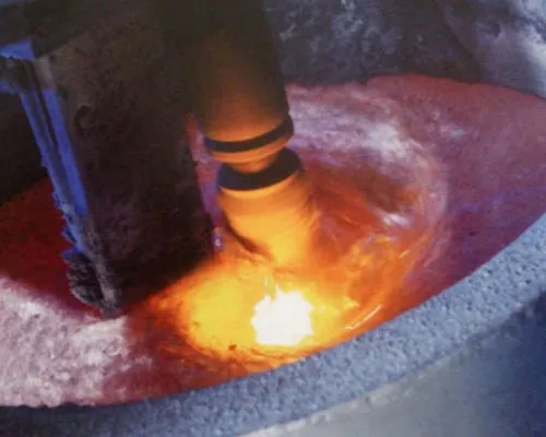 aluminium fondu en cours de dégazage