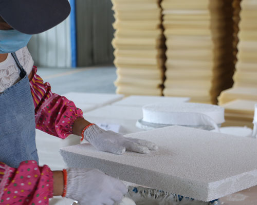 Skilled Workers Meticulously Produce High-Quality Ceramic Foam Filter Plates