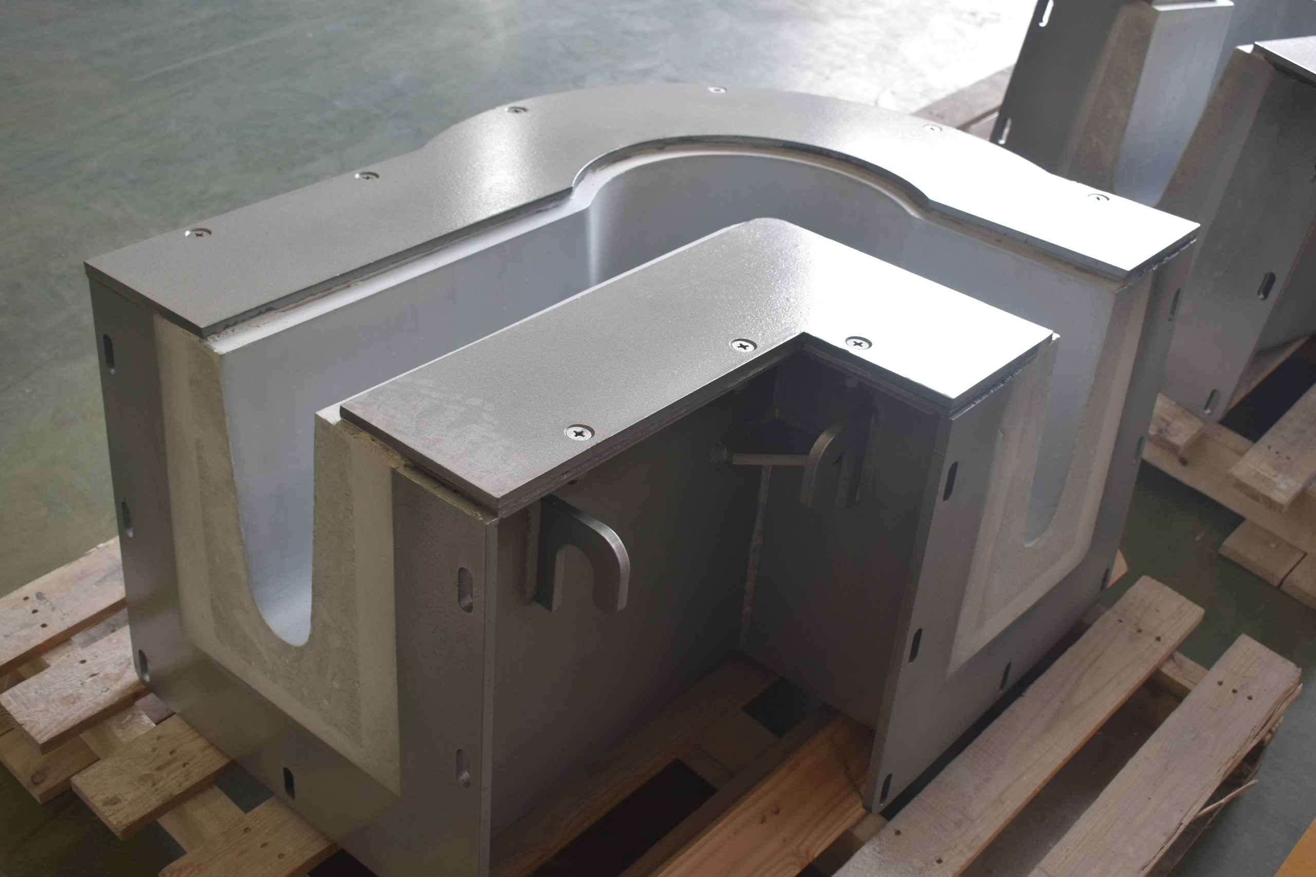 launder for molten aluminum